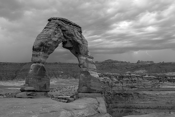 Delicat Arch an Lightning